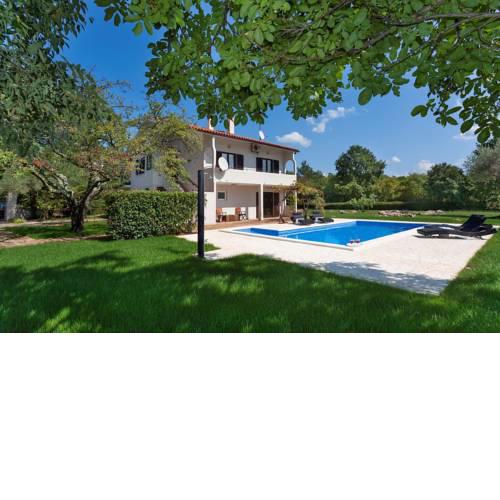 Apartment Doris with Private Pool and large Garden