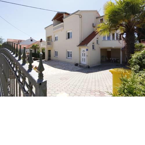 Apartment Ema