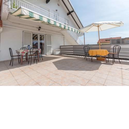 Apartment for 6 + free parking place
