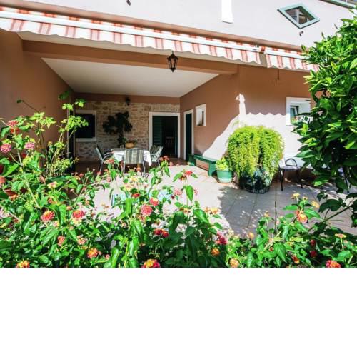 A Spacious Ground Floor Apartment in Bibinje