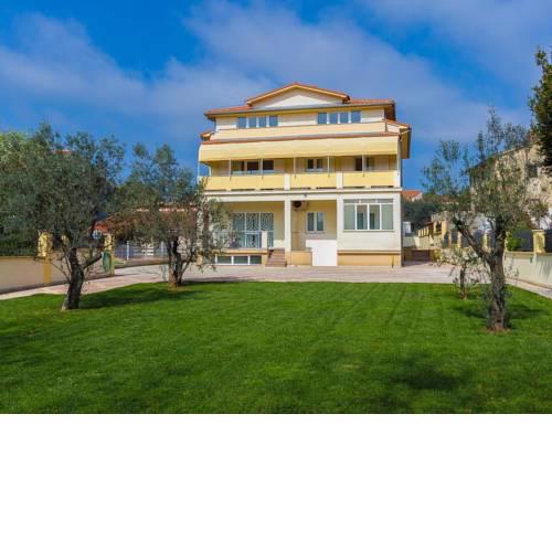Apartment HOUSE ROJNI
