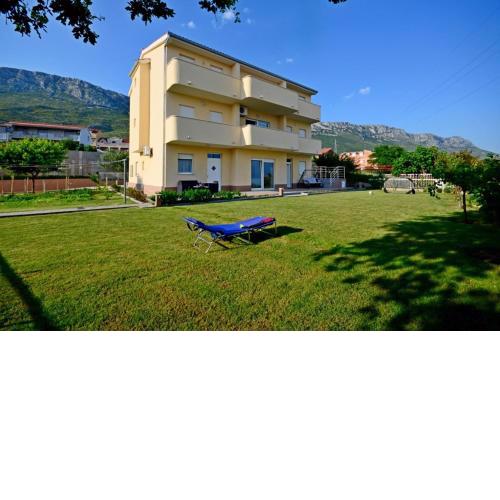 Apartment in Kastel Sucurac with sea view, balcony, air conditioning, WiFi 570-1