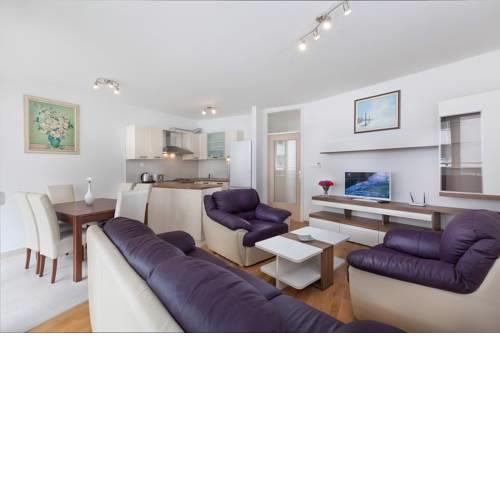 Apartment in Makarska 37011