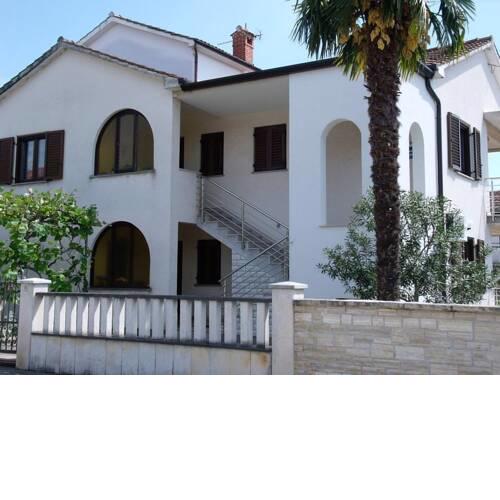 Apartment in Novigrad with terrace, air conditioning, WiFi, washing machine (4926-3)