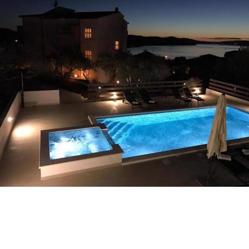 Apartment in Okrug Donji with sea view, balcony, air conditioning, W-LAN 5048-2ji