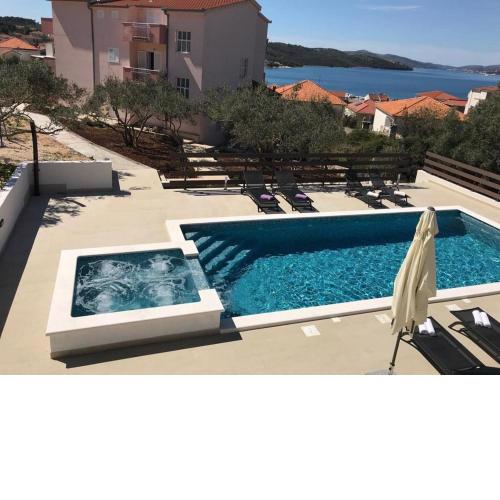 Apartment in Okrug Donji with sea view, balcony, air conditioning, W-LAN 5048-4