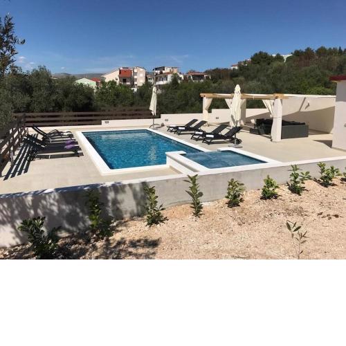 Apartment in Okrug Donji with sea view, balcony, air conditioning, W-LAN 5048-5