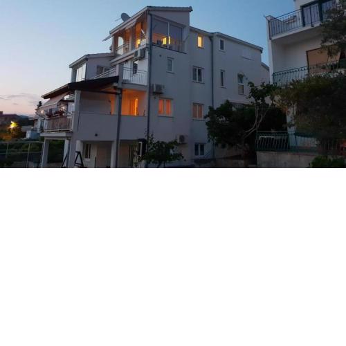 Apartment in Okrug Gornji with sea view, balcony, air conditioning, WiFi 5053-2