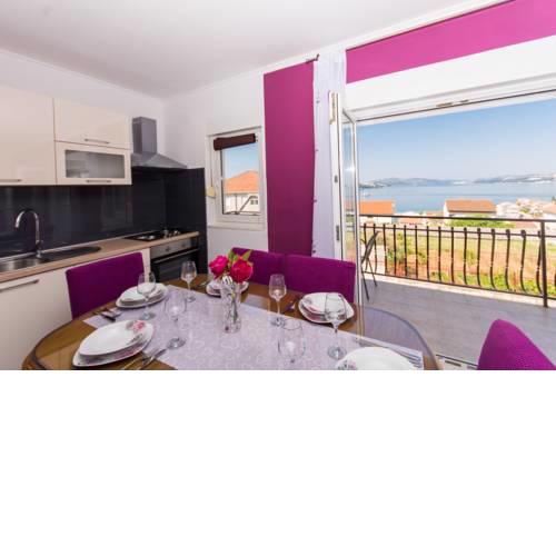 Apartment in Okrug Gornji with sea view, terrace, air conditioning, WiFi (4882-3)