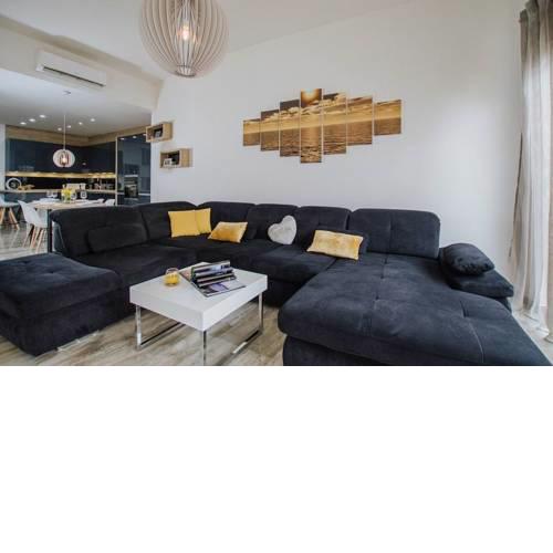 Apartment in Okrug Gornji with Terrace, Air condition, WIFI, Washing machine (4736-1)