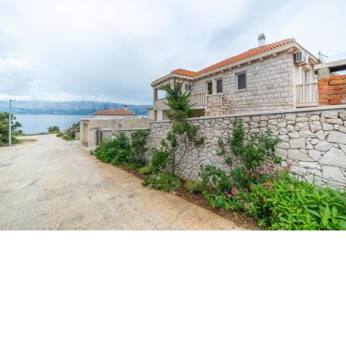 Apartment in Povlja with terrace, air conditioning, WiFi 4991-1