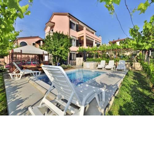 Apartment in Pula/Istrien 17385