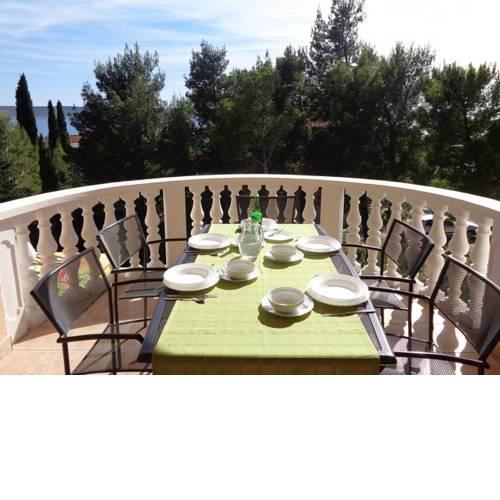 Apartment in Starigrad-Paklenica with sea view, terrace, air conditioning, Wi-Fi (3742-4)