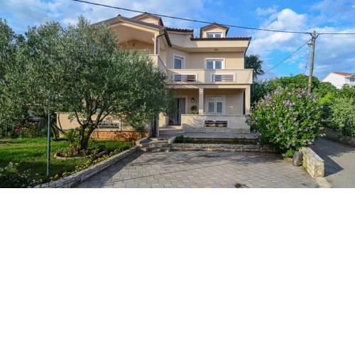 Apartment in Sv. Filip i Jakov 8187