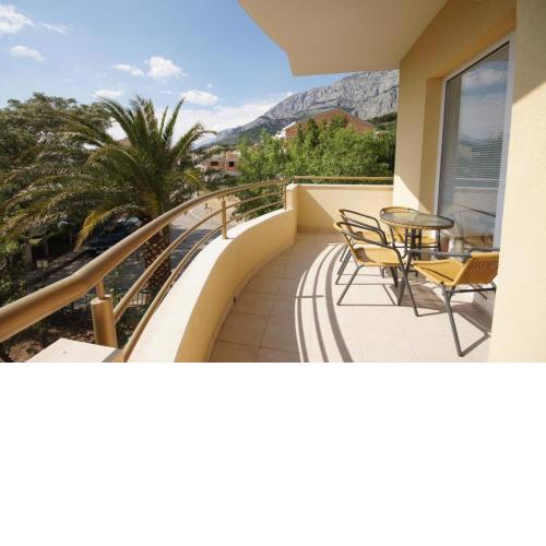 Apartment in Tucepi with terrace, air conditioning, WiFi, washing machine 202-3