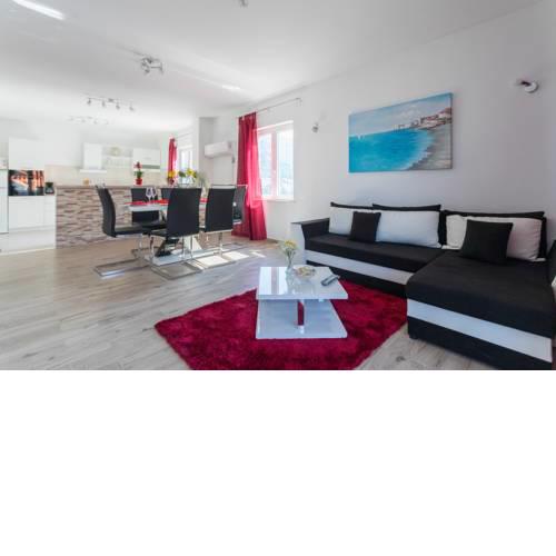 Apartment IV & LA