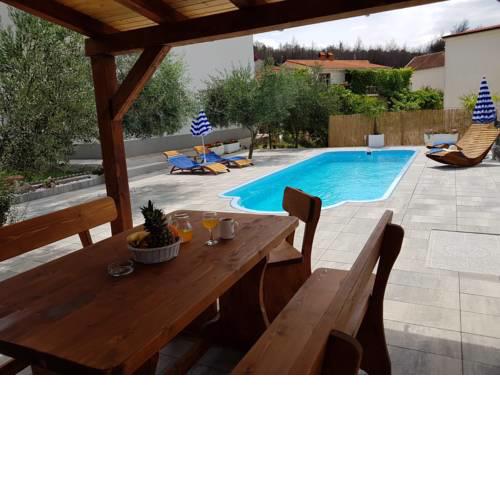 Apartment Ivanda with Private Pool