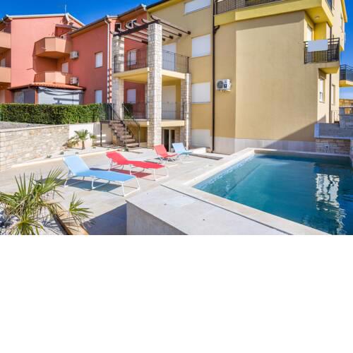 Apartment Jopo with private swimming pool