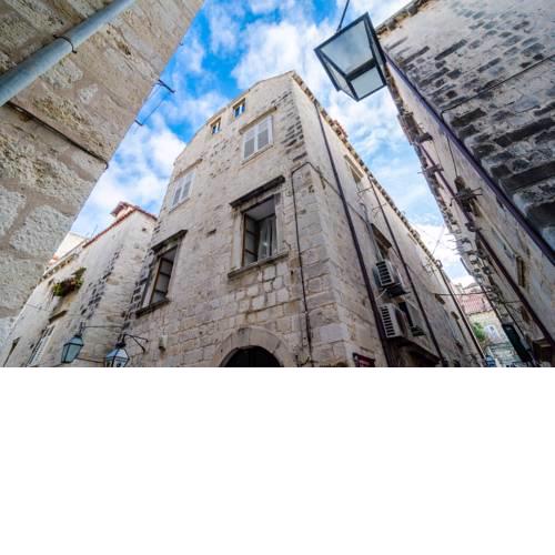 Inside Ancient City Walls Apartment