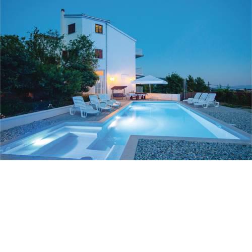 Apartment Klis with Hot Tub XIII