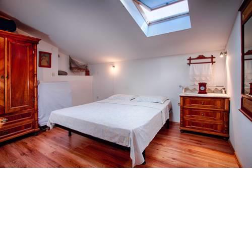 Apartment Komiza 2450a