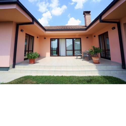 Apartment Larin