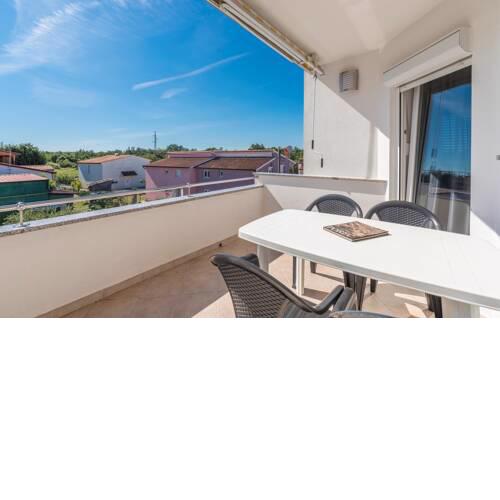 Apartment Leon with Balcony