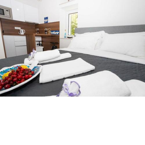 APARTMENT LORY- BRAND NEW ,ON SEA PROMENADE,BEACHFRONT,GARAGE,WiFi,TERRACE OVERLOOKING SEA