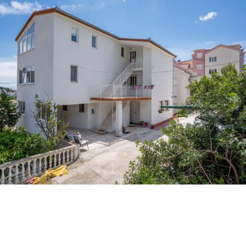 Apartment Lucija near Trogir
