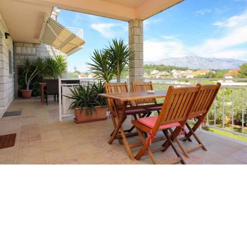 Apartment Lumbarda 4393a