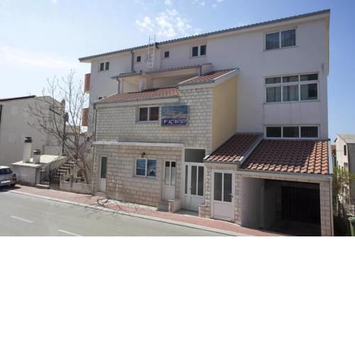 Apartment Makarska 16161b
