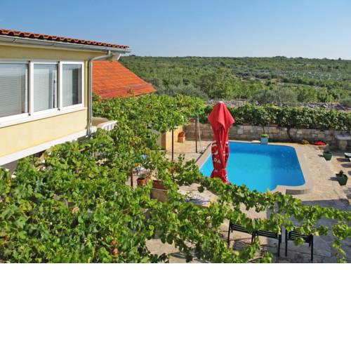 Apartment Mali Ive (PME300)