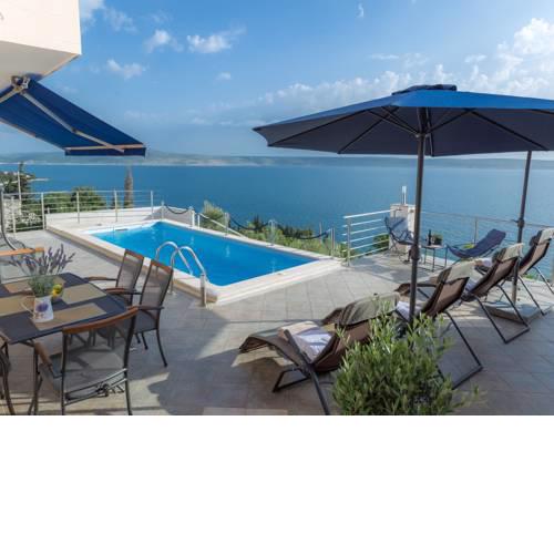 Luxury Apartmentwith Private Pool by the Beach in Starigrad