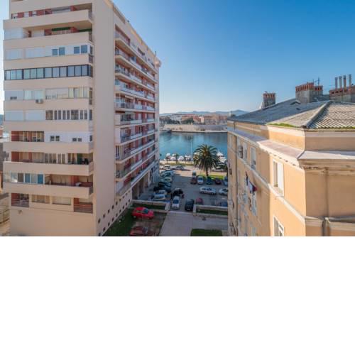Apartment Maya