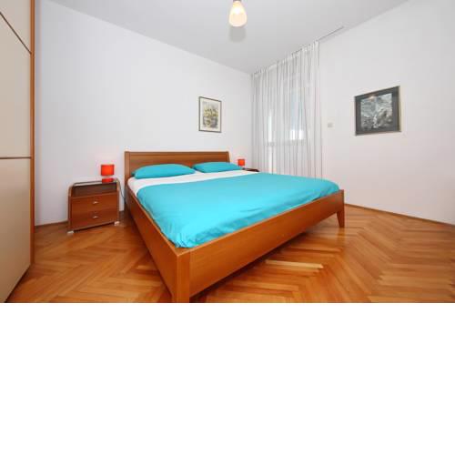 Apartment Mira