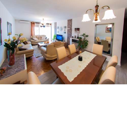 Apartment Mira