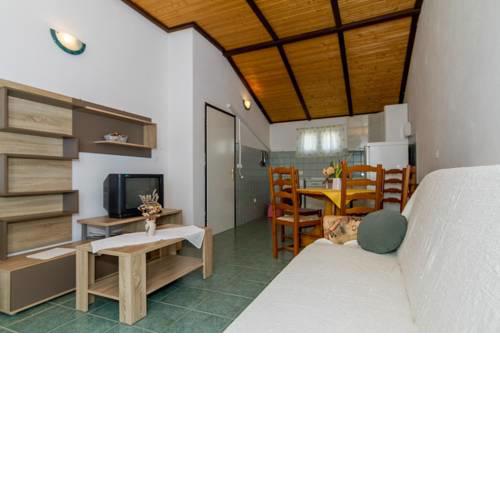 Apartment near the old town and beach, island Rab