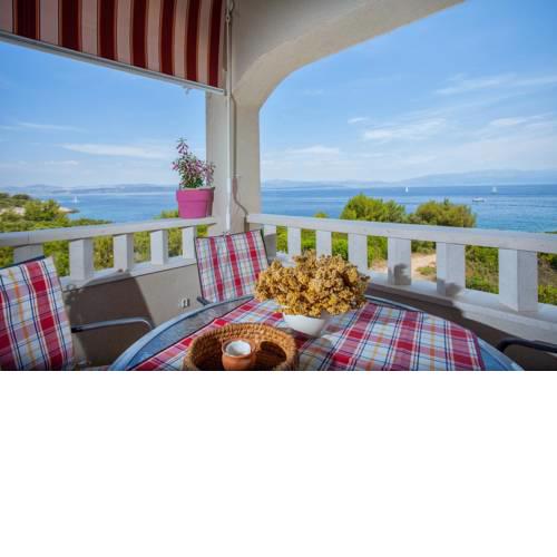 Apartment Necujam 13726c