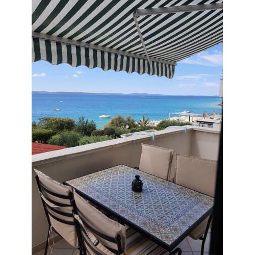 Apartment next to beach with AC, WiFi, parking
