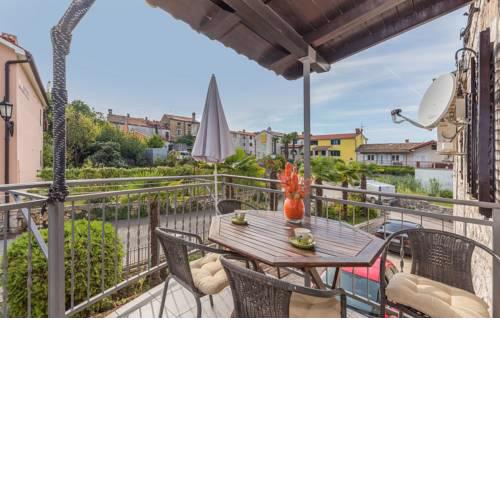 Apartment Nika with Balcony