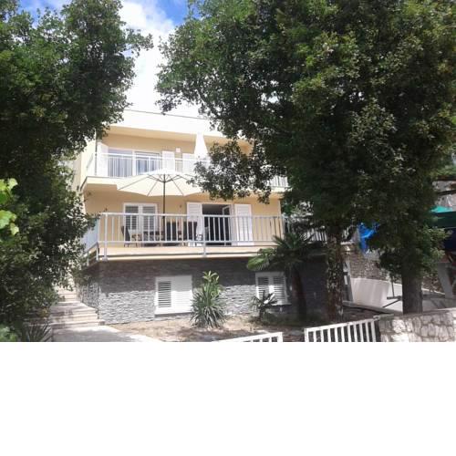 Apartment Nikica (with sea view, garden, parking)