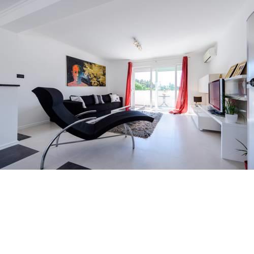 Apartment Nina