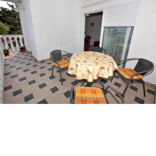 Apartment Njivice 5295a