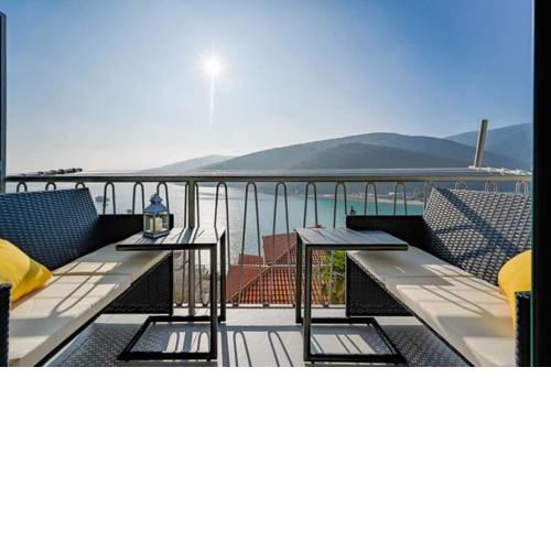 Apartment Noemi with a direct beach view