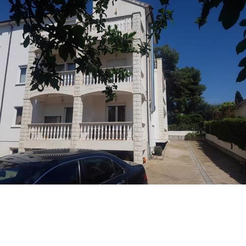 Apartment Okrug Gornji 17032b