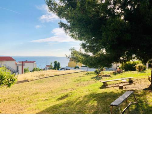 Apartment on the hill overlooking the sea