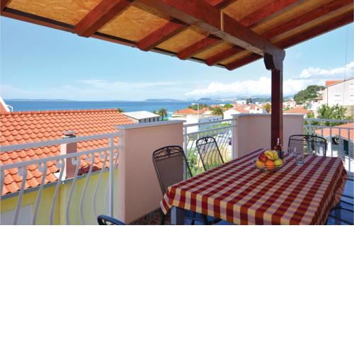 Apartment Podstrana with Sea View VI
