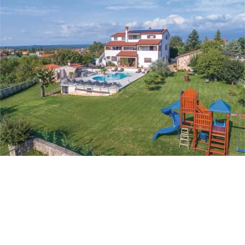 Apartment Rovinjsko Selo 33 with Outdoor Swimmingpool