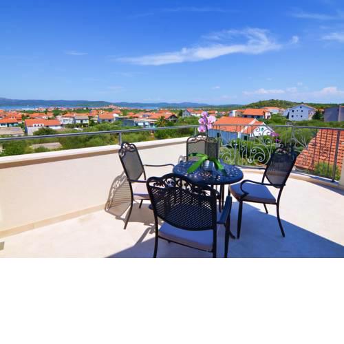 Beautiful Apartment in Murter with Swimming Pool