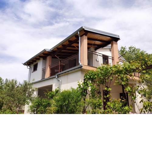 Beautiful Apartment in Starigrad with Garden